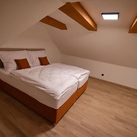 Pod Hazmburkem Pensión Klapy