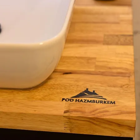 Pod Hazmburkem בית הארחה